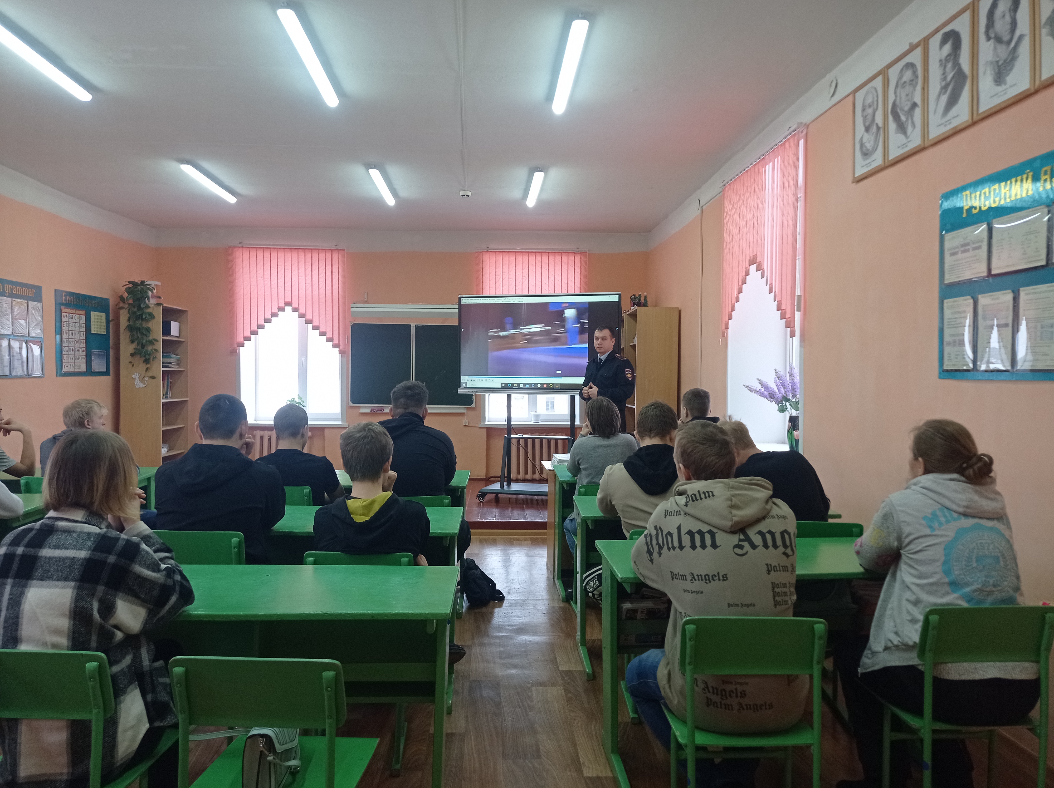 Профилактические мероприятия по ПДД прошли в профессиональных образовательных организациях.