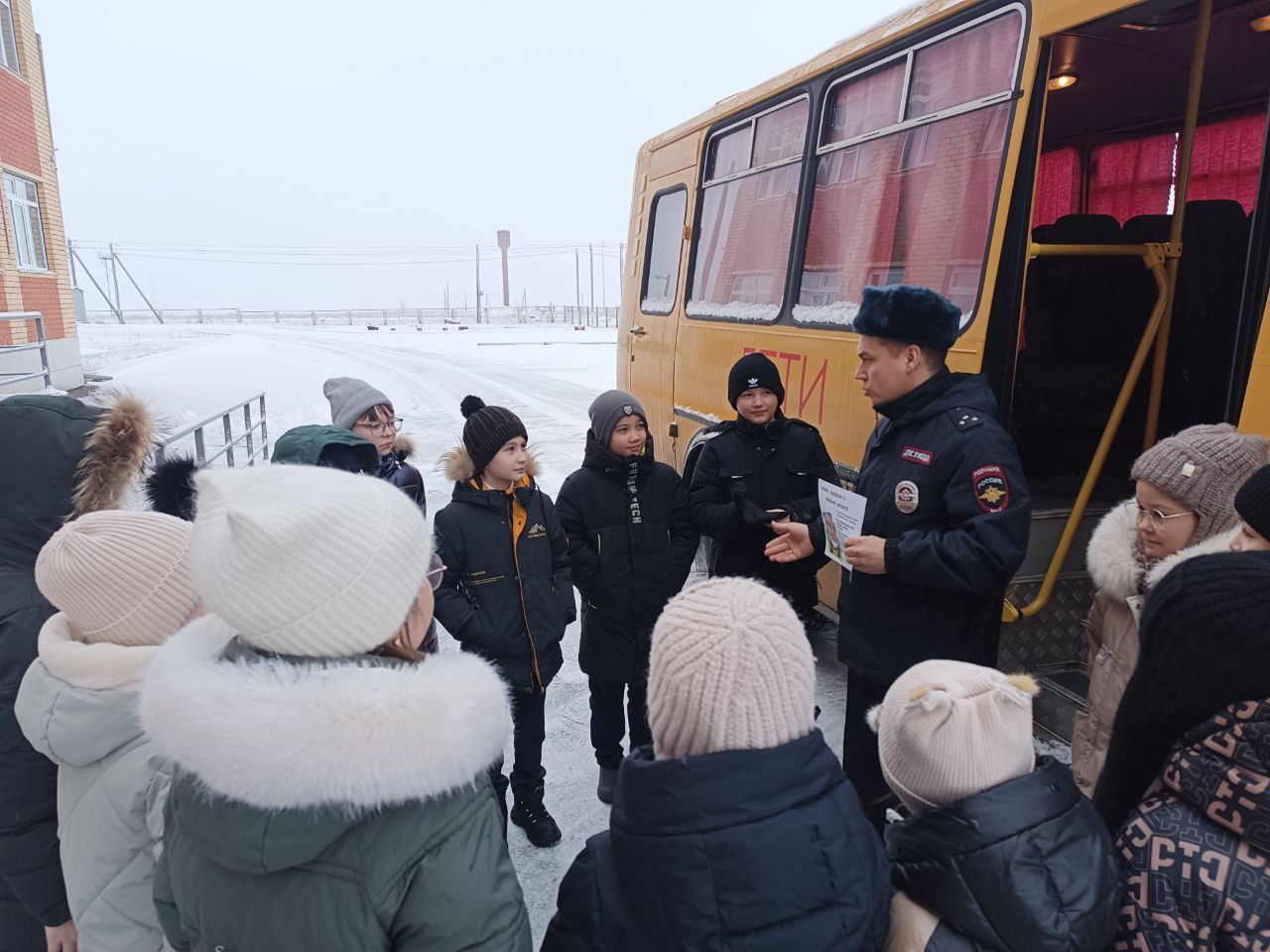 Урок дорожной безопасности в школьных автобусах.