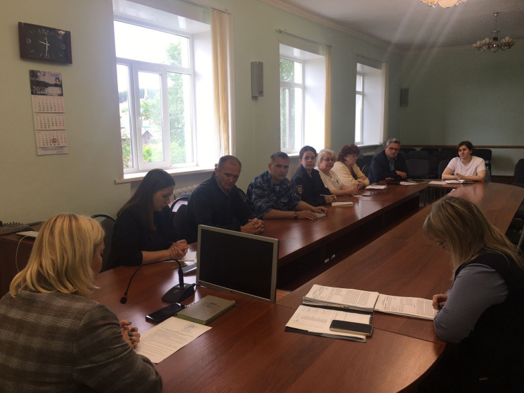 20.06.2023 г. под председательством заместителя Главы Администрации муниципального образования «Николаевский район» по социальным вопросам, Л.В. Ризаевой, состоялось очередное заседание комиссии по делам несовершеннолетних и защите их прав.. 20.06.2023 г. под председательством заместителя Главы Администрации муниципального образования «Николаевский район» по социальным вопросам, Л.В. Ризаевой, состоялось очередное заседание комиссии по делам несовершеннолетних и защите их прав..